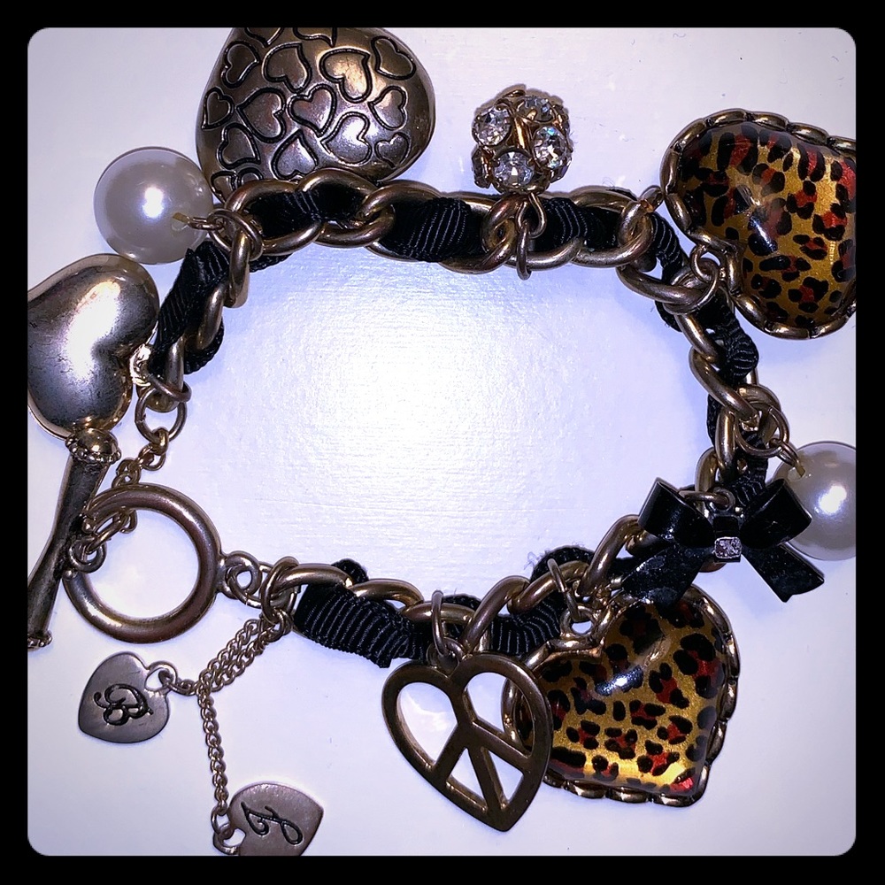 Reduced ⬇️ 💰 Betsey Johnson bracelet!